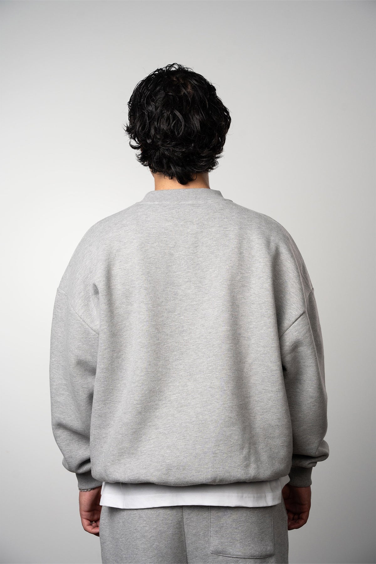 v1 CREWNECK | M