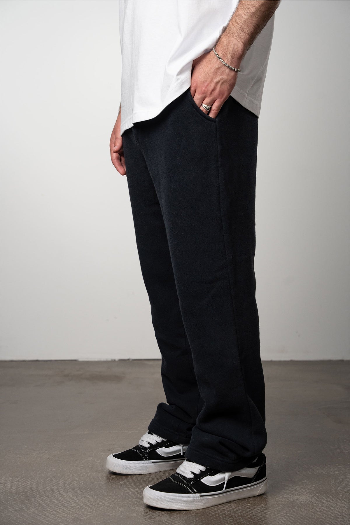 v1 SWEATPANTS | M