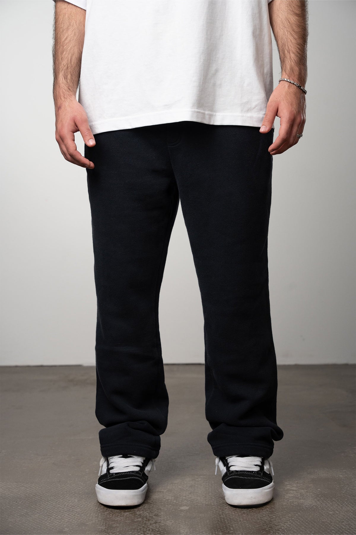 v1 SWEATPANTS | M